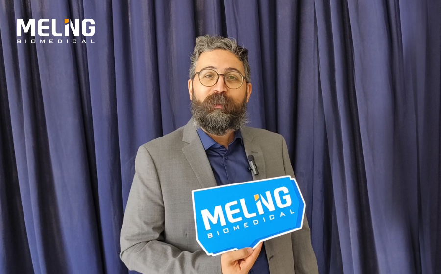 Entrevista con el cliente en la División de Negocios de Medio Oriente